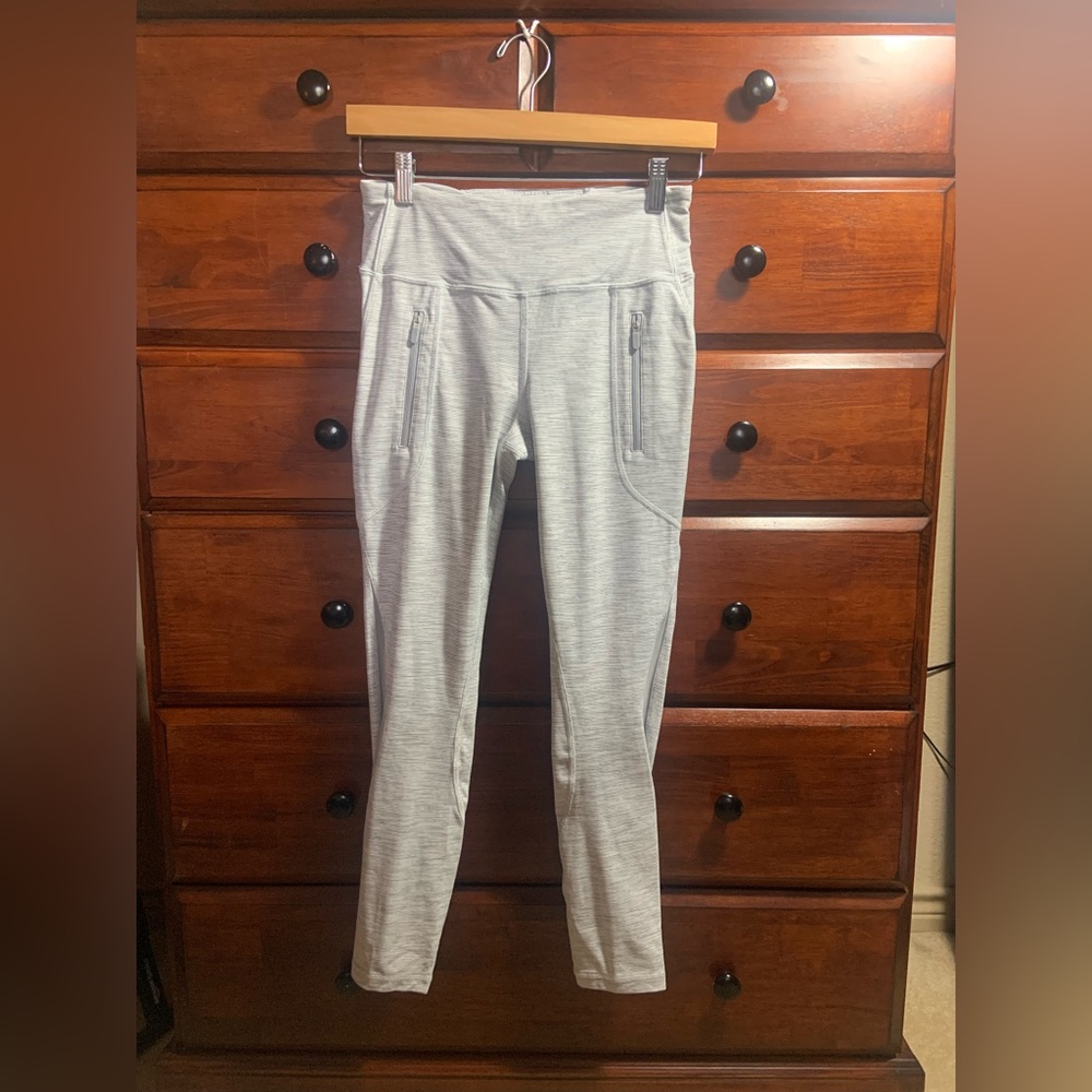 Lululemon - grey leggings (faint stripe pattern) - 6